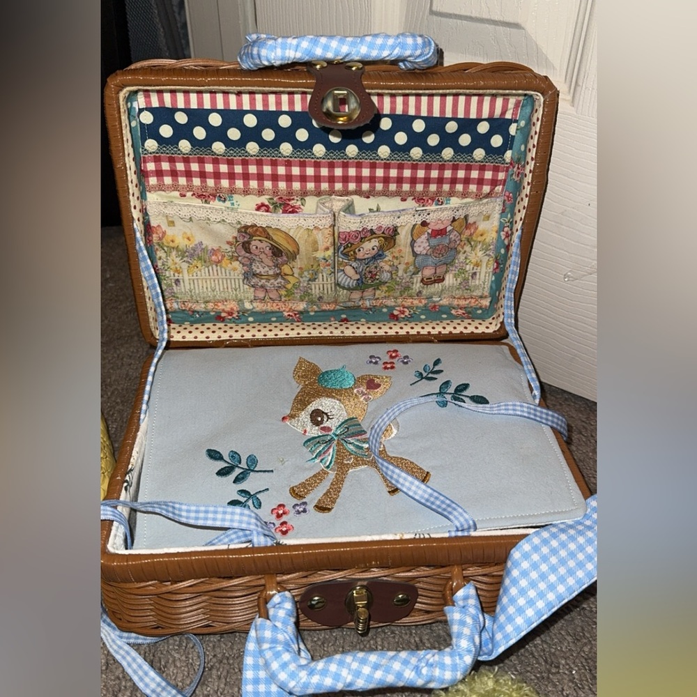 Blythe doll case and accessories